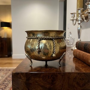 Vintage Hammered Brass Planter with Rope and Tassel Detail, Footed Mid Century Brass Cachepot Belly Pot, Hollywood Regency