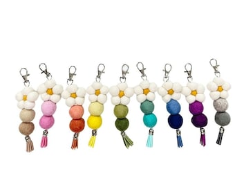 Daisy Keychain- Choose your Colors- Mother's Day Gifts