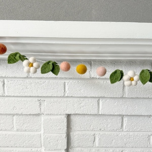 Felt Daisy Garland: Wool Ball & Leaf Garland, Spring Decor