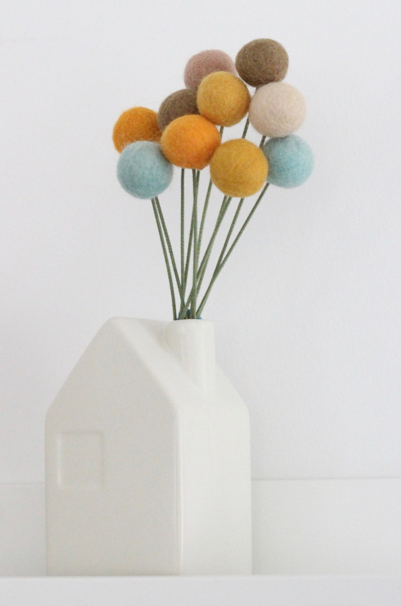 Pumpkin Latte Felt Ball Garland Fall Pom Pom Garland Fall Decor Fall Garland Moutarde, Menthe, Orange Autumn Decor Fall Mantle decor image 3