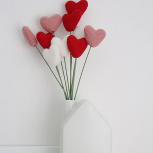 Bouquet All Hearts Valentines Day Coeurs rouges, roses et blancs Tiges de 9 pouces image 3