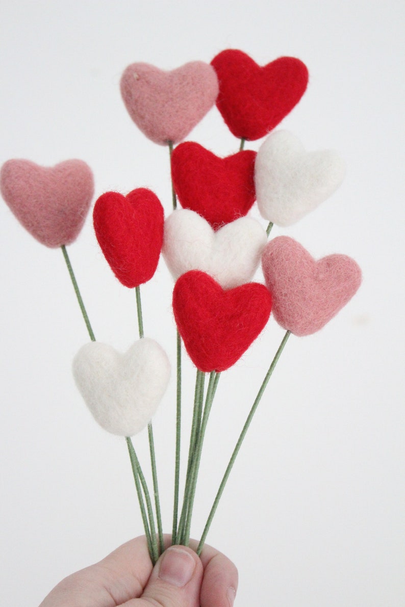 Bouquet All Hearts Valentines Day Coeurs rouges, roses et blancs Tiges de 9 pouces image 4