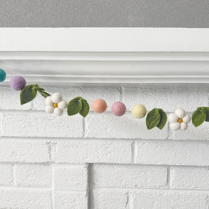 Spring Garden Daisy | Felt Ball, Daisy & Leaf Garland by Sheep Farm Felt
