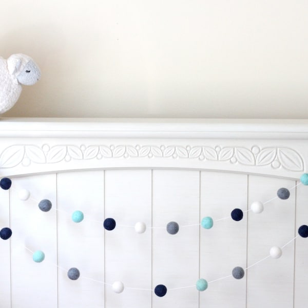 Guirnalda para guardería, guirnalda de bolas de fieltro, decoración con pompones, dulces sueños, guirnalda para fiestas, decoración para baby shower, guirnalda de fieltro gris, azul marino, menta y blanco