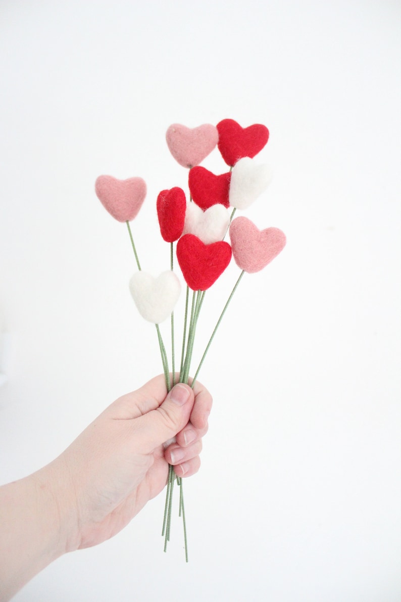 Bouquet All Hearts Valentines Day Coeurs rouges, roses et blancs Tiges de 9 pouces image 2