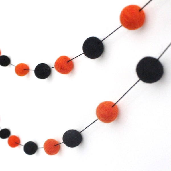 Halloween Filz Ball Girlande - Orange & Schwarz Girlande - Pom Pom Girlande - Halloween Mantel Dekor - Halloween Schwarz und Orange Wimpelkette - Schwarz