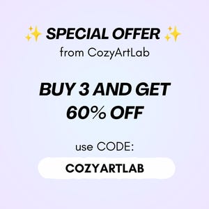 Puede incluir: Un gr&aacute;fico de color morado claro con texto en negro que dice SPECIAL OFFER from CozyArtLab, BUY 3 AND GET 60% OFF, use CODE: COZYARTLAB. El texto est&aacute; acentuado por cuatro iconos de estrellas amarillas de cuatro puntas en las esquinas.