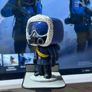 Figura del traje de materiales peligrosos del Ártico Rust