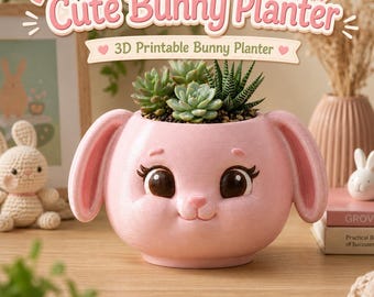 Puede incluir: Una maceta de color rosa claro con forma de conejo, orejas grandes, ojos marrones oscuros y pestañas. La maceta contiene varias suculentas verdes pequeñas. El texto "Cute Bunny Planter" y "3D Printable Bunny Planter" aparece arriba.