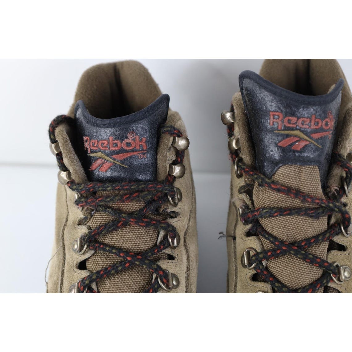 90s Reebok Womens 10 Distressed Suede Leather Hiking Trekking Ankle Boots, Vintage Reebok Ankle Boots, 1990s Reebok Suede Boots, 90s Boots, foto 3 di 5