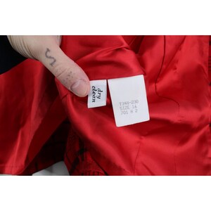 Peut inclure: Ensemble de trois mugs en c&eacute;ramique avec une finition mate et mouchet&eacute;e. Les tasses sont de couleur cr&egrave;me, gris clair et gris fonc&eacute;. Chaque mug a un design simple et minimaliste.