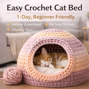 Pode incluir: Uma cama de gato de crochê feita à mão em tons de rosa, pêssego e creme, com um gato laranja e branco dormindo dentro. O texto "Easy Crochet Cat Bed" e "1-Day, Beginner Friendly" são exibidos. Uma bola de fio grosso está ao lado.