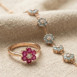Anello delicato con fiore di rubino rosa e bracciale in acquamarina in argento sterling 925, placcato oro, per lei.