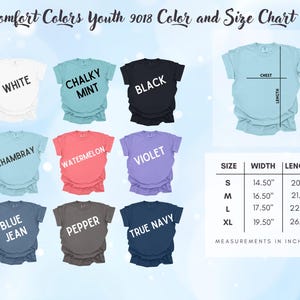 Op de afbeelding: Comfort Colors Youth 9018 kleur- en maattabel met negen t-shirts in wit, chalky mint, zwart, chambray, watermeloen, violet, blue jean, pepper en true navy. Bevat een maattabel in inches voor de maten S, M, L en XL.