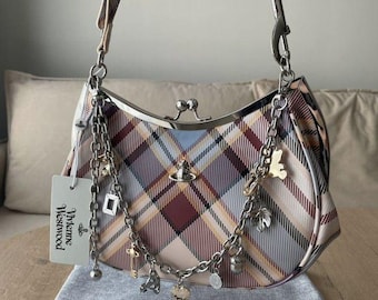 Bolsa de ombro Nana ORB com pingentes de corrente – Bolsa de designer em estilo vintage, bolsa com estética Y2K.