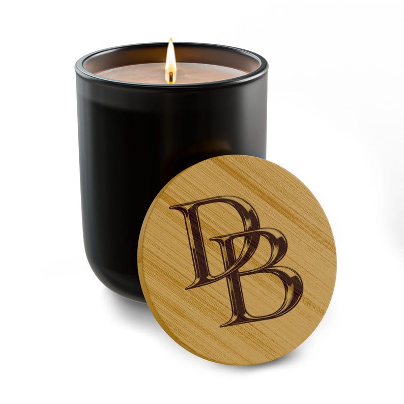 Vela de soja con monograma personalizado, tapa de bambú grabada, frasco de vidrio de 400 ml. imagen 1