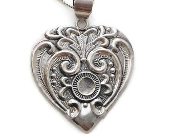 Hjärthalsband i sterlingsilver, filigranhalsband, viktorianska silversmycken, repoussesmycken för kvinnor, hänge i halsband, presenter för kvinnor