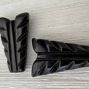 Paire de clips pour robe en bakélite noire, clips art déco pour bijoux en bakélite, paire de clips pour robe, accessoires en bakélite au début des années 1930 en plastique Catalin