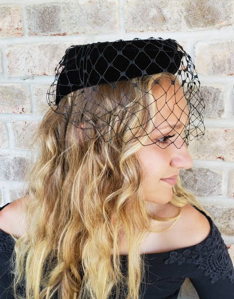 Classic Black Pillbox Hat With Veil Pillbox Fascinator Half Hat 1950 Fascinators Vintage Birdcage Black Veil Hats Pill Box Hat Church Hats