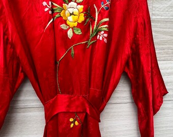 1970s Kimono Japan Floral Boho Open Kimono Robe Silk Oriental Embroidered Red Womens Large Nightgown Robe Vintage Sleepwear