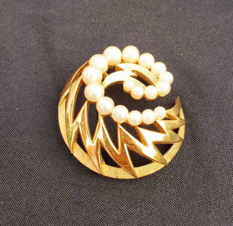 Vintage Trifari Pearl Brooch Gold Trifari Jewelry Gifts For Women, Gifts For Her, Pearl Jewelry image 2