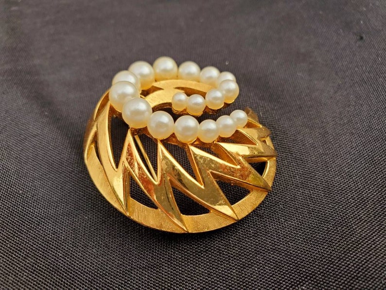 Vintage Trifari Pearl Brooch Gold Trifari Jewelry Gifts For Women, Gifts For Her, Pearl Jewelry image 6