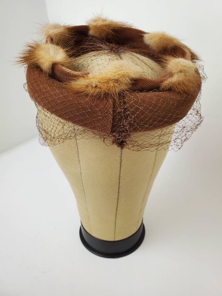 Mink Fur Pillbox Hat With Face Veil, 1940s Designer Marvin  display picture 2