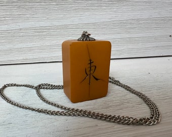 Pendentif Chinois Ancien En Bakélite Et Or – Symbole De La Vie, Référence M211, Occasion