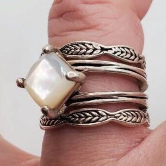 Vintage Ring with Faux Moonstone and laurel leaf … - image 4