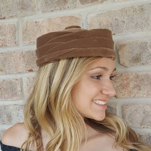 Brown Pillbox Hat For Women or Girls,  Vintage Hats, Pillbox Fascinator, Mod Hat, Fascinators, 1960s, Womens Hats,Wedding Hats Bridal Shower