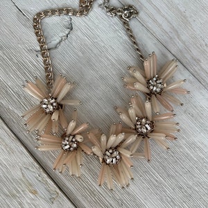90&#39;s Necklace Chunky Jewelry Flower Bib Necklace Women&#39;s Large Statement Necklace For Women Layered Necklace