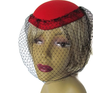 Red Fascinator Burlesque Hat Women, Fascinator Hat Vintage, Red Cigarette Hat, Fascinators, Pillbox Fascinator, Cocktail Hat