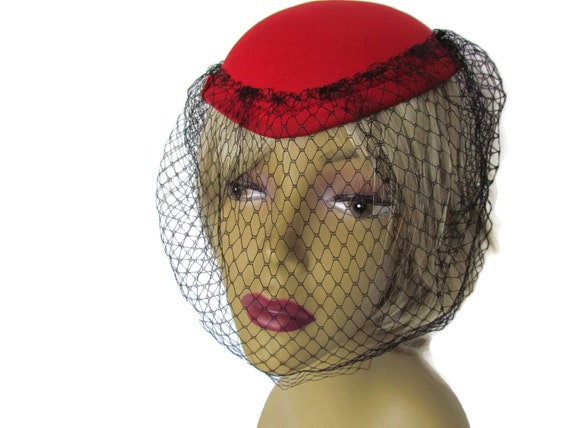 Red Fascinator Burlesque Hat Women, Fascinator Hat Vintage, Red Cigarette Hat, Fascinators, Pillbox Fascinator, Cocktail Hat