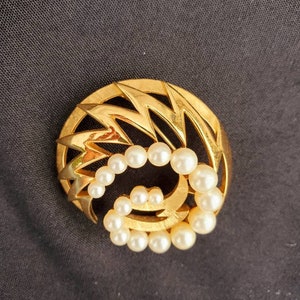 Vintage Trifari Pearl Brooch Gold Trifari Jewelry Gifts For Women, Gifts For Her, Pearl Jewelry image 10