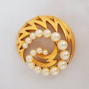 Vintage Trifari Pearl Brooch Gold Trifari Jewelry Gifts For Women, Gifts For Her, Pearl Jewelry image 5