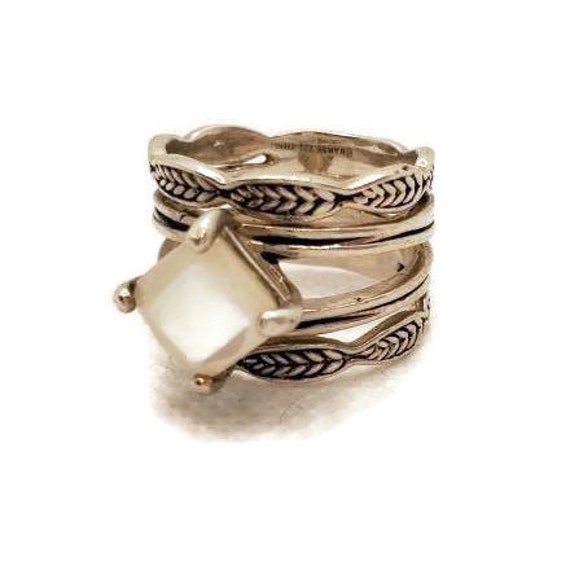 Vintage Ring with Faux Moonstone and laurel leaf … - image 3