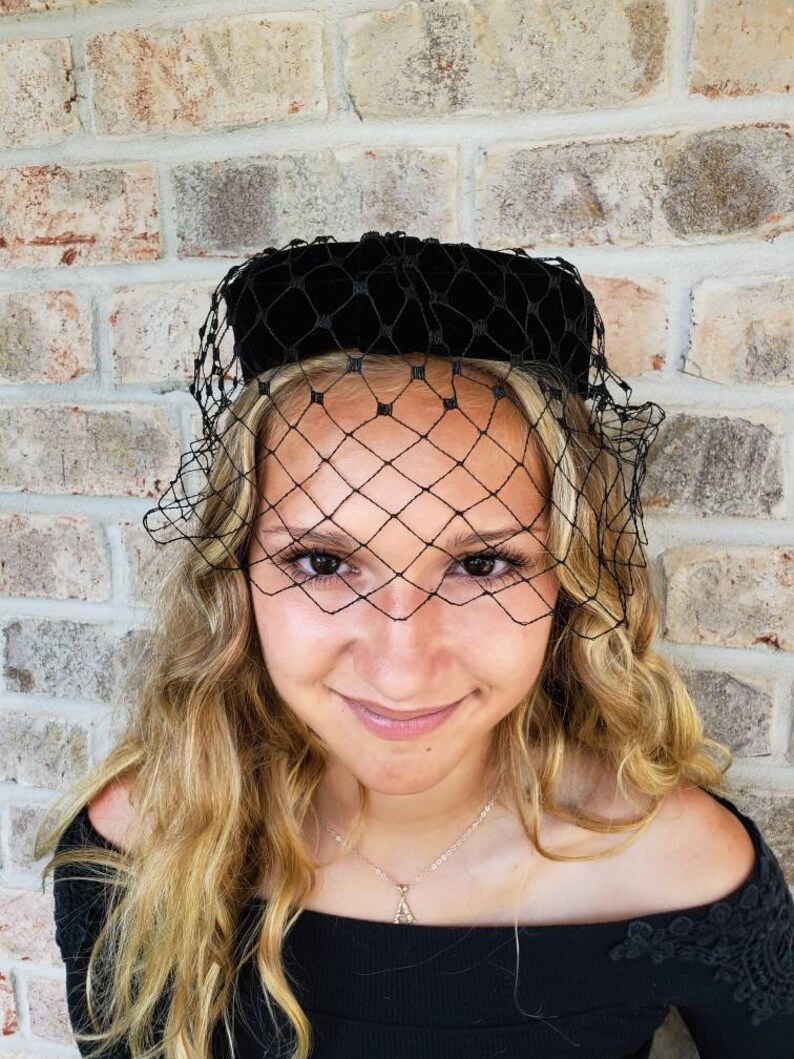 Classic Black Pillbox Hat With Veil Pillbox Fascinator Half Hat 1950 Fascinators Vintage Birdcage Black Veil Hats Pill Box Hat Church Hats