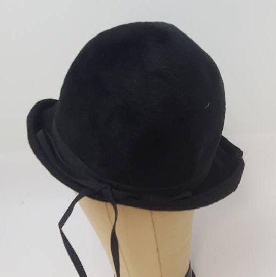 Black Cloche Hat Vintage Mr. Henri Hat Made in Italy Wool  display picture 1