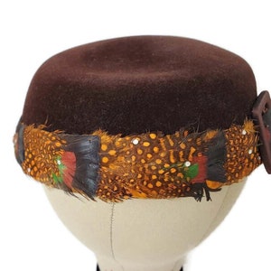 1940s Hat Feathered Fascinator Dressy Hats For Women, Pillbox Fascinator Hat, Brown Fascinator, Fascinators, Vintage Fascinator, For Women