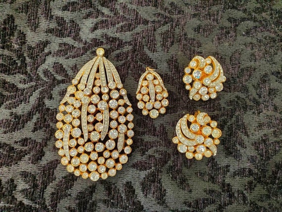 Rhinestone Trifari Jewelry Set Gold, Trifari Brooc