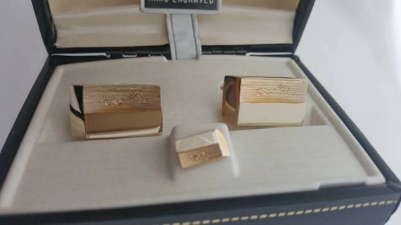 【未使用•ヴィンテージ】GUCCI ゴールド カフリンクス ネクタイバー セット 未使用•ヴィンテージ】GUCCI ゴールド カフリンクス ネクタイ