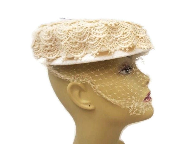 1940s True Vintage Small Off White Pillbox Style Hat With Black Veil And Bows Vintage | Accessories | 94s True Vintage Small Off White  main image 4