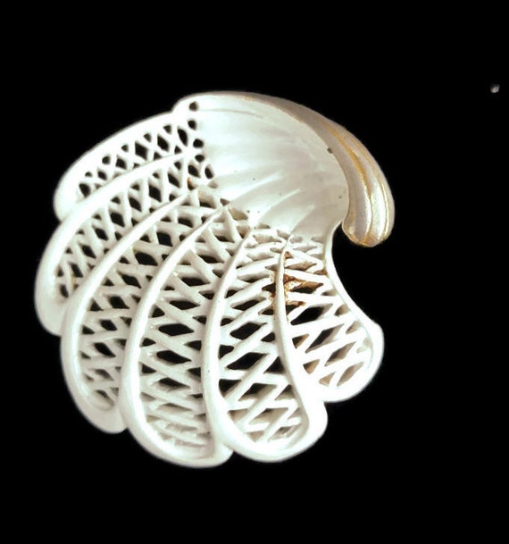 Monet Brooch,White Monet Jewelry, Broche Vintage,… - image 1