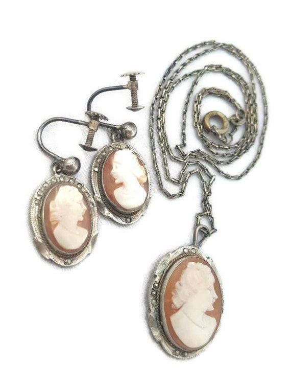 Vintage Look Oval White Shell and Marcasite Stud Earrings Antiqued Sterling Silver Vintage Look Oval White Shell and Marcasite Stud Earrings Antiqued Sterling Silver