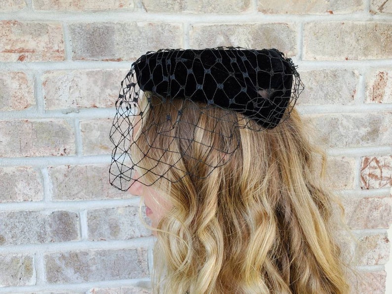 Classic Black Pillbox Hat With Veil Pillbox Fascinator Half Hat 1950 Fascinators Vintage Birdcage Black Veil Hats Pill Box Hat Church Hats