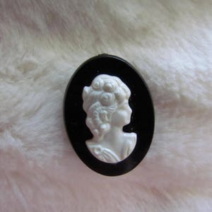 Silhouette Cameo, Brooch, Cameo, Pin, Black White cameo, Cameo Jewelry, Antique Cameo, Jewelry, White on Black, Victorian Jewelry