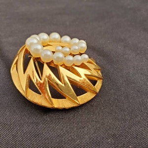 Vintage Trifari Pearl Brooch Gold Trifari Jewelry Gifts For Women, Gifts For Her, Pearl Jewelry image 4