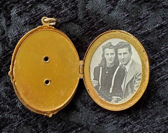 Antique Locket 1940s Locket With Picture, Large Locket, Picture Locket, Photo Locket, Double Locket, Vintage Lockets, Pendant Locket