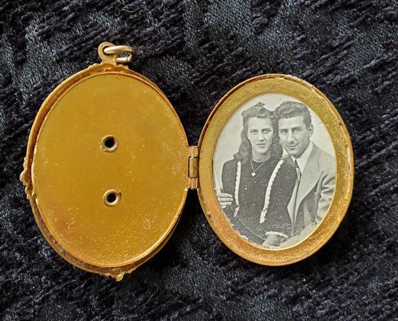 Antique Locket 1940s Locket With Picture, Large L… - image 1