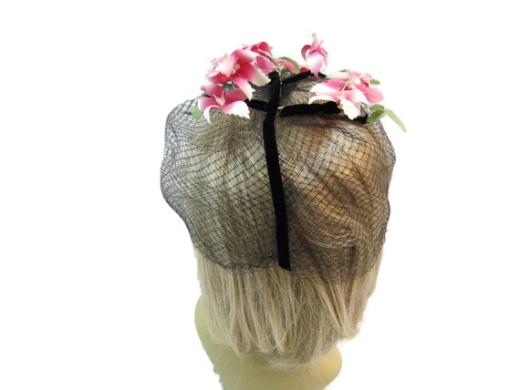 Vintage Fascinator Hat Headpiece Pink and White F… - image 4